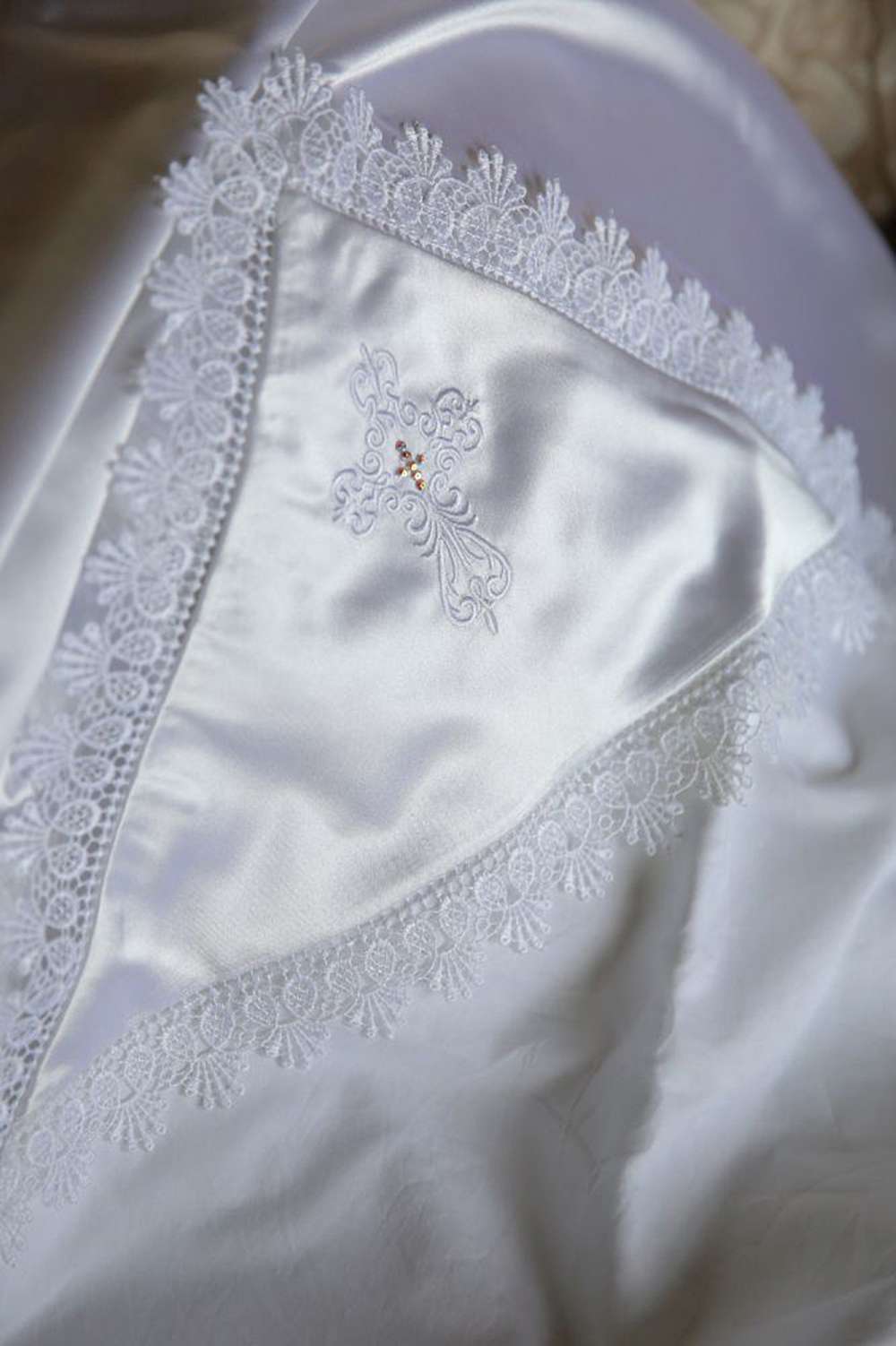 Крыжма «Древо жизни» с крестиком из камней «Swarovski» Крыжма «Древо жизни» с крестиком из камней «Swarovski»